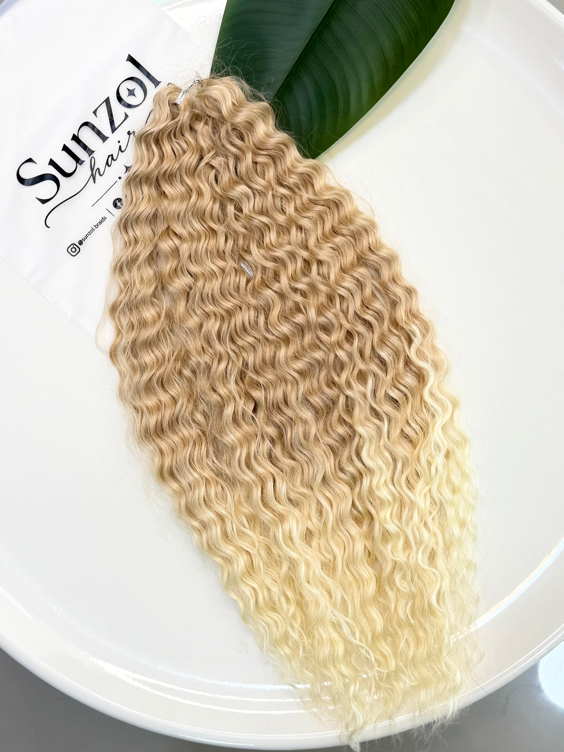 Beach Curls — color 27/613 — photo 1